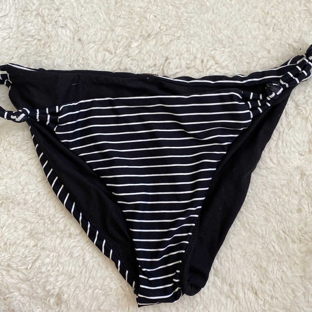 ❤️ Oneill Stripe Bikini Top and Bottom Size Small NWOT - Picture 8 of 13